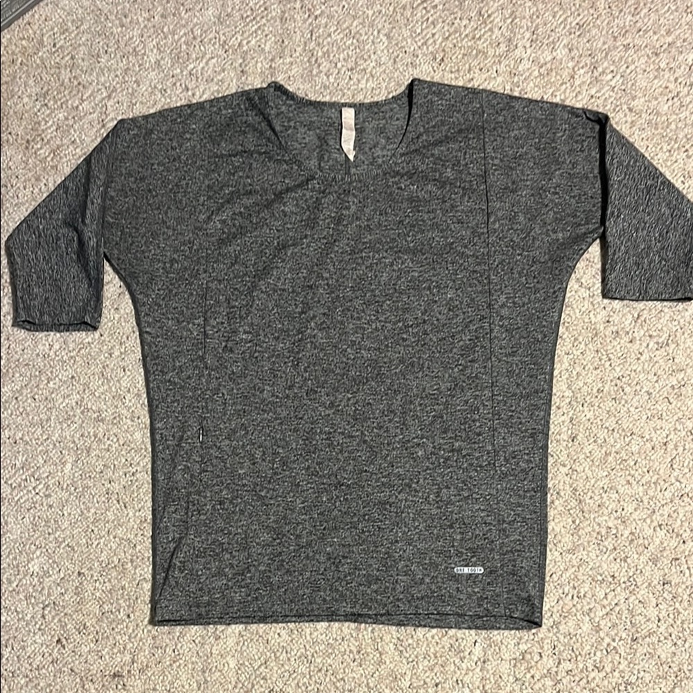 One Tooth Gray 3/4 Sleeve Athleisure Top